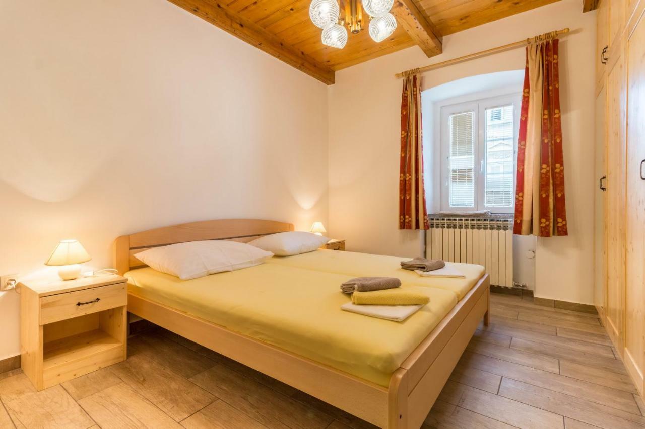Apartman Šare Crikvenica Bagian luar foto