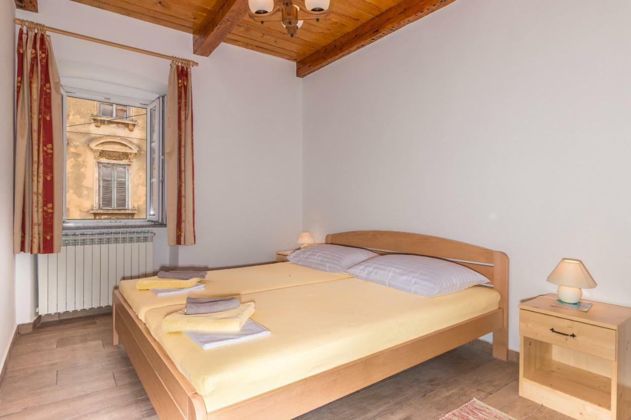 Apartman Šare Crikvenica Bagian luar foto